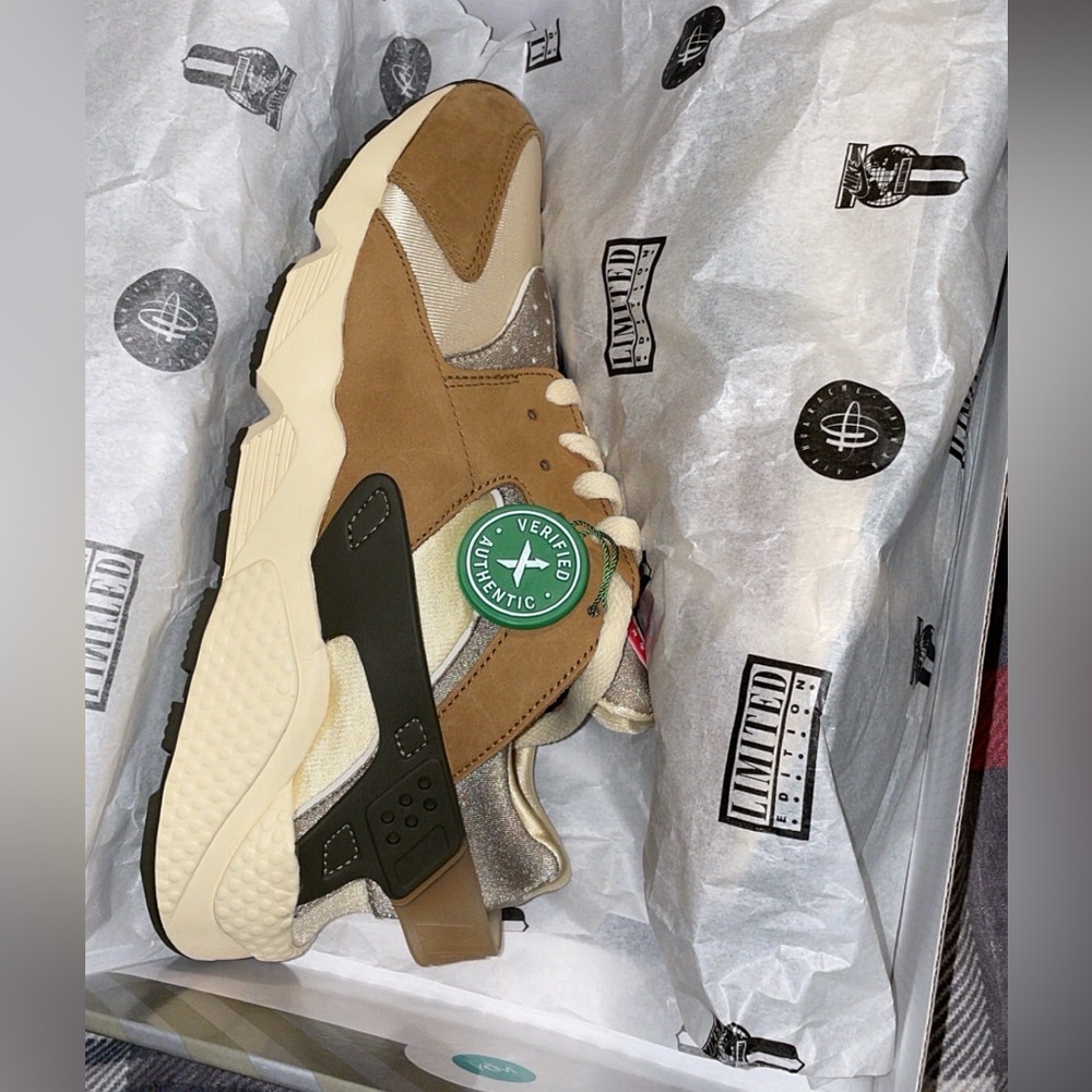 Nike Air Huarache Stussy Desert Oak Size 10 US Sneakers